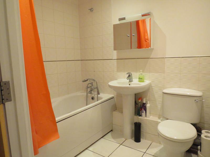 204RiverbankBathroom.jpg