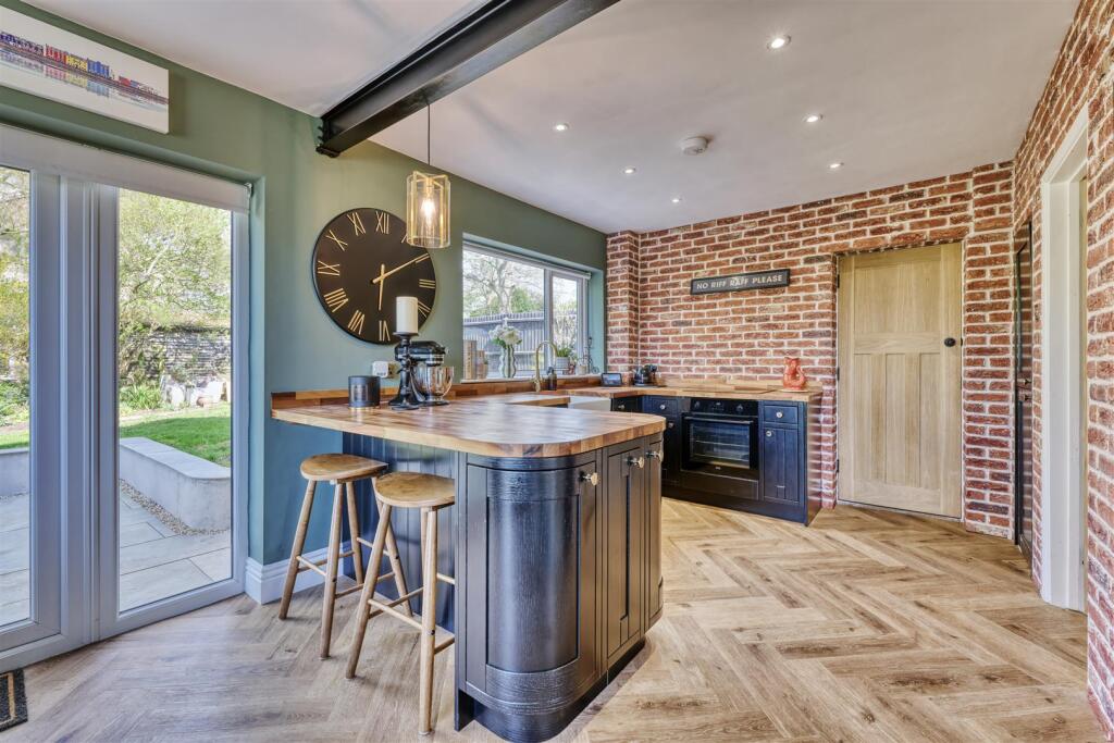 15-1 Mauntley Avenue