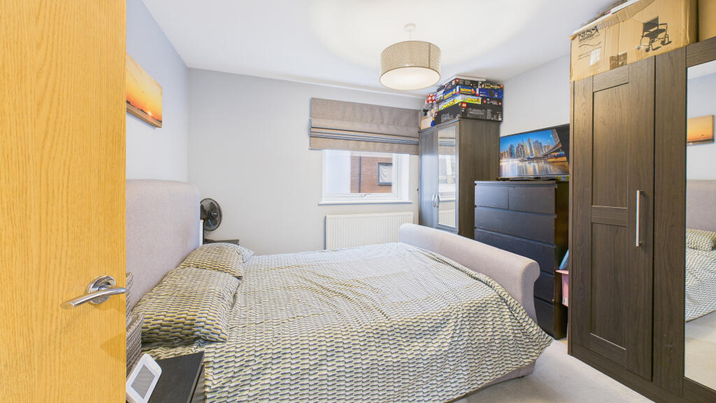 CAM04968G0-PR0076-STILL009