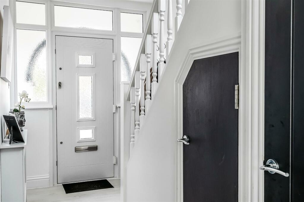 23-Sunmead-Close-28.jpg
