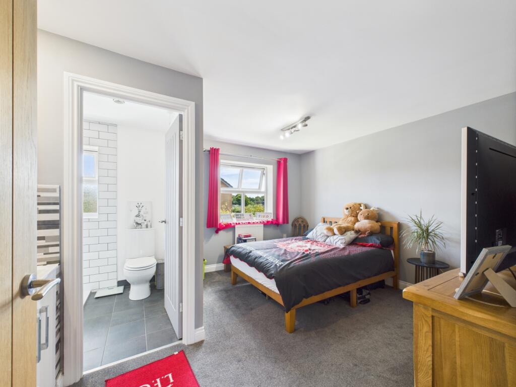 CAM02023G0-PR0161-STILL049