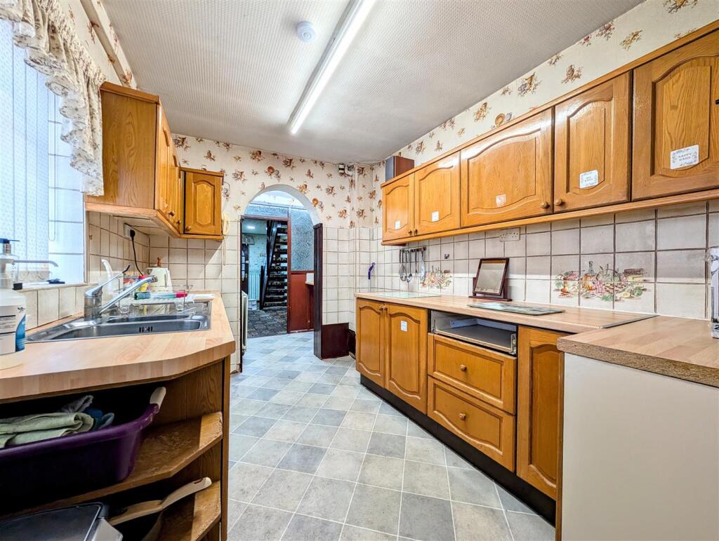 kitchen 2.jpg