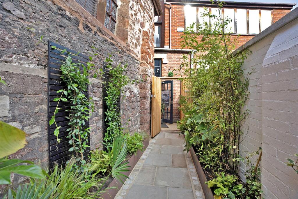 MolsHouse202418 Catherine St (96)96.jpg