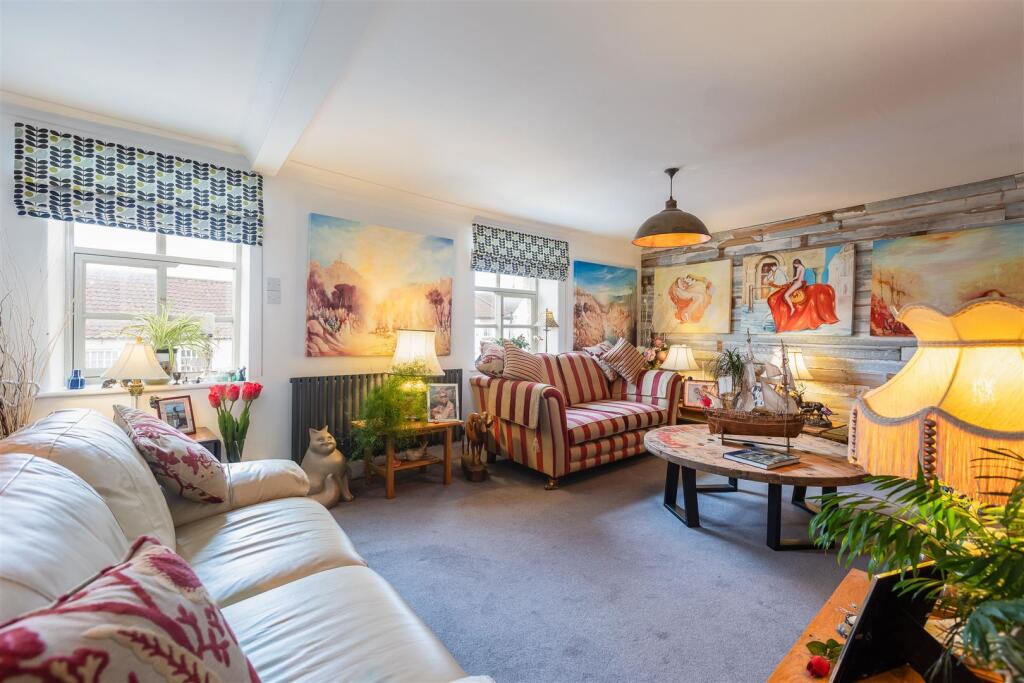 Bondgate 3 Sitting Room-4.jpg