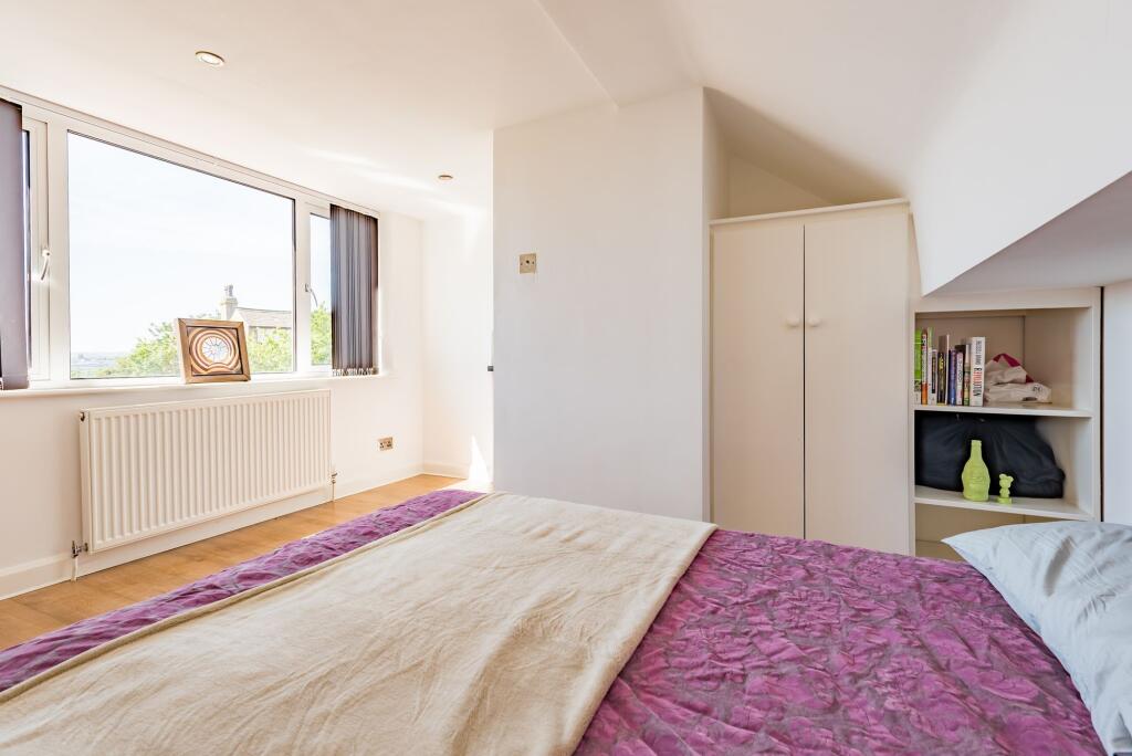 A bright and tidy double bedroom featuring a la...