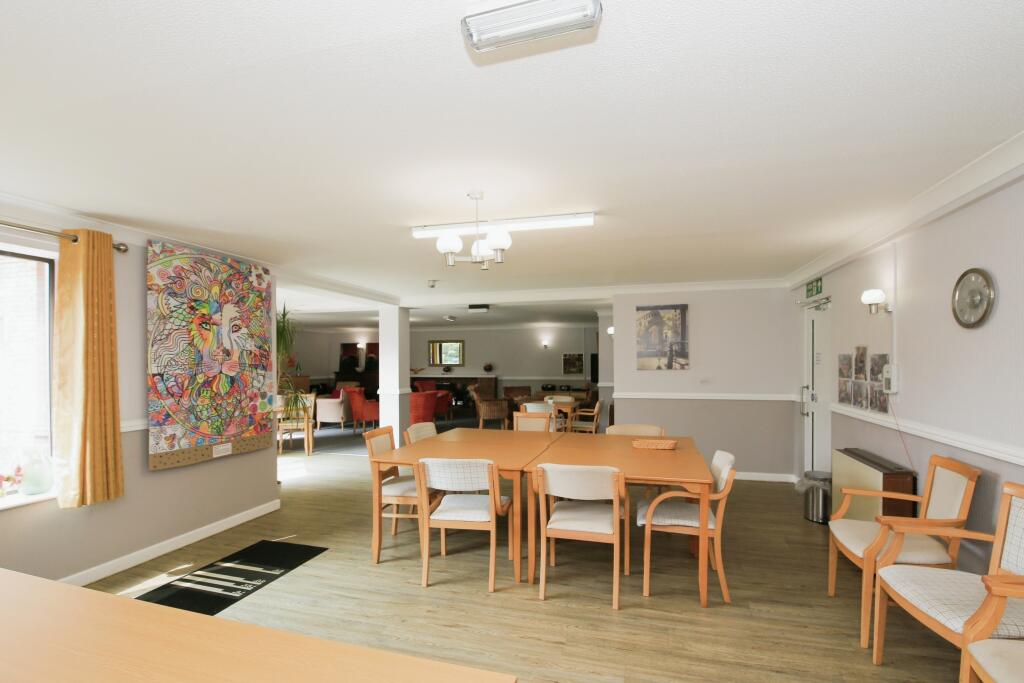 COMMUNAL LOUNGE