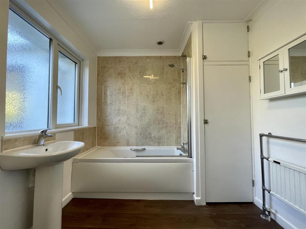 FAMILY BATHROOM