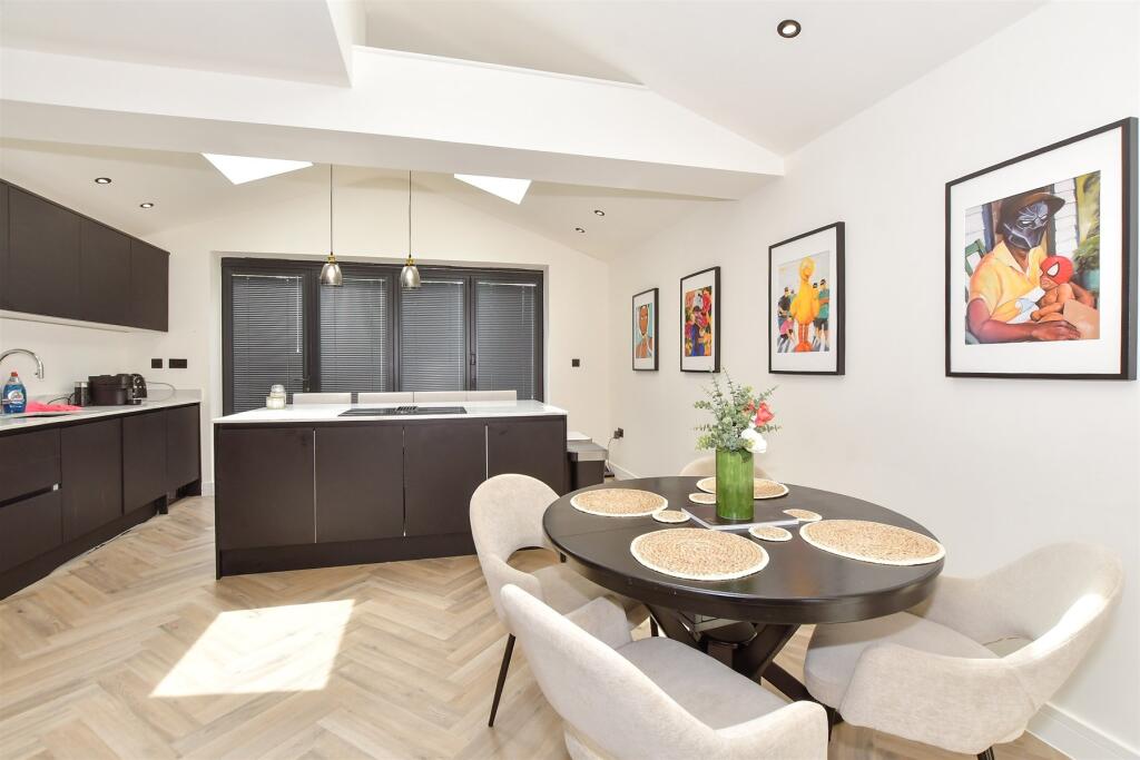 Kitchen/Dining Area
