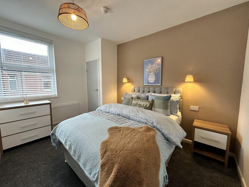 Brand new refurbished 4 BD HMO in S5! Zero Deposi