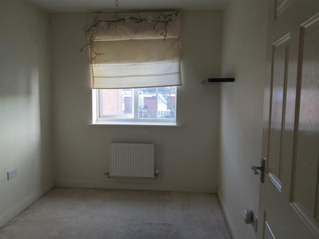 40 flash road bedroom 2.jpg