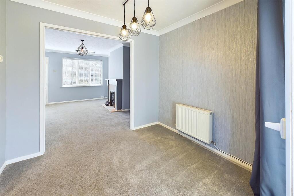 Dining/Lounge Area