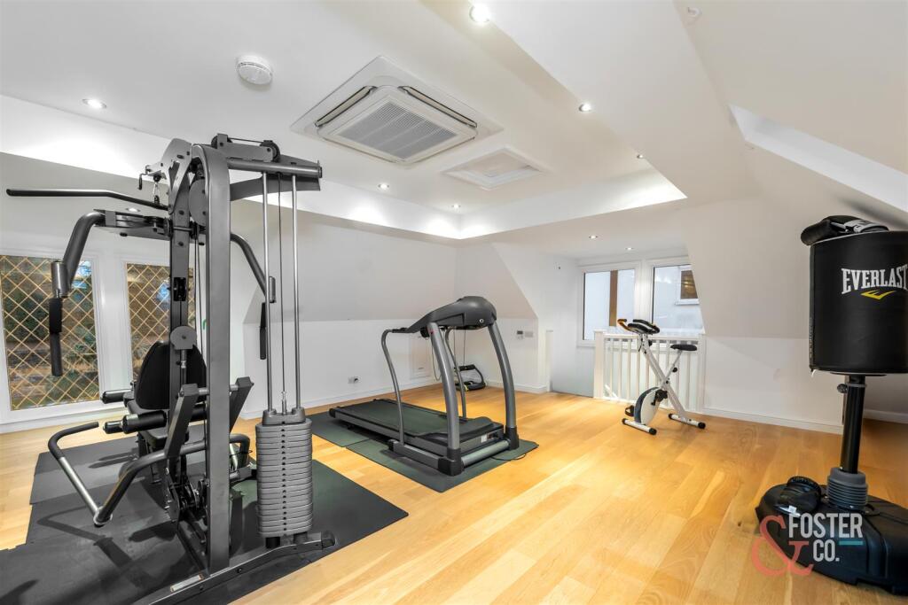 Dyke road ave, 61 garage and gym_006 (1).jpg