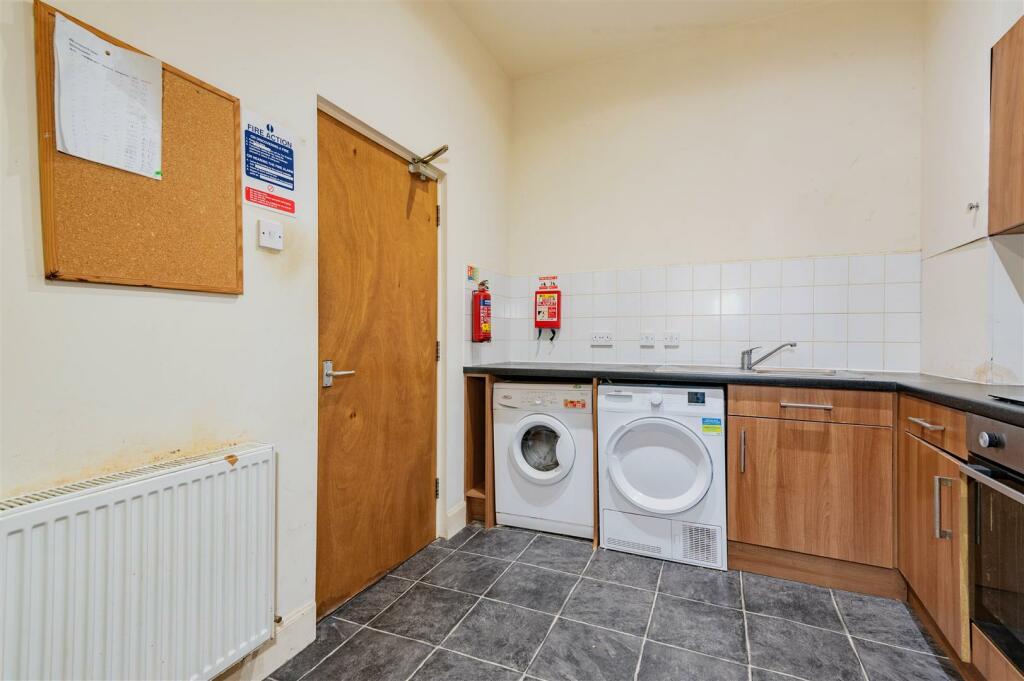 Flat 4 21 Commercial Street Dundee-10.JPG