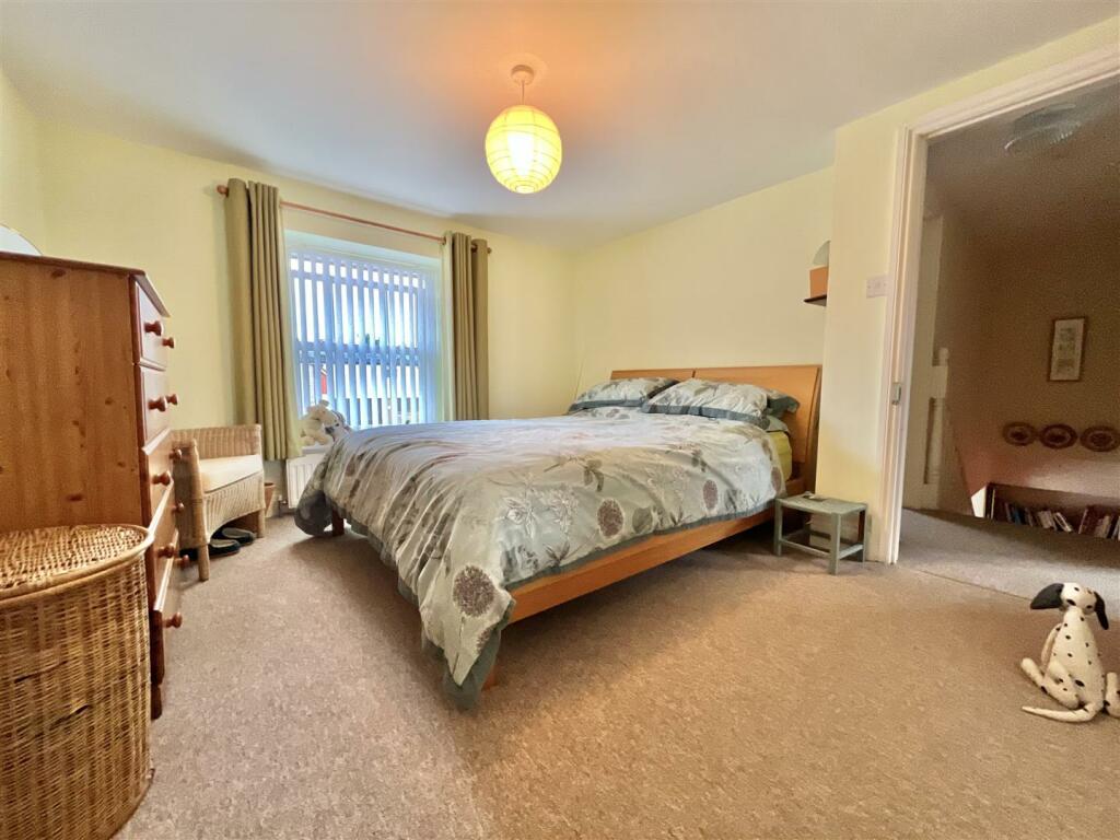 Bedroom 1a.jpg