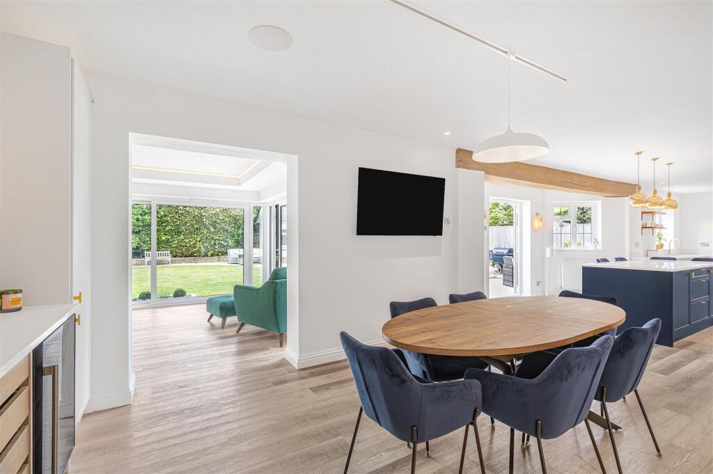 Dining Area to Lounge Garden