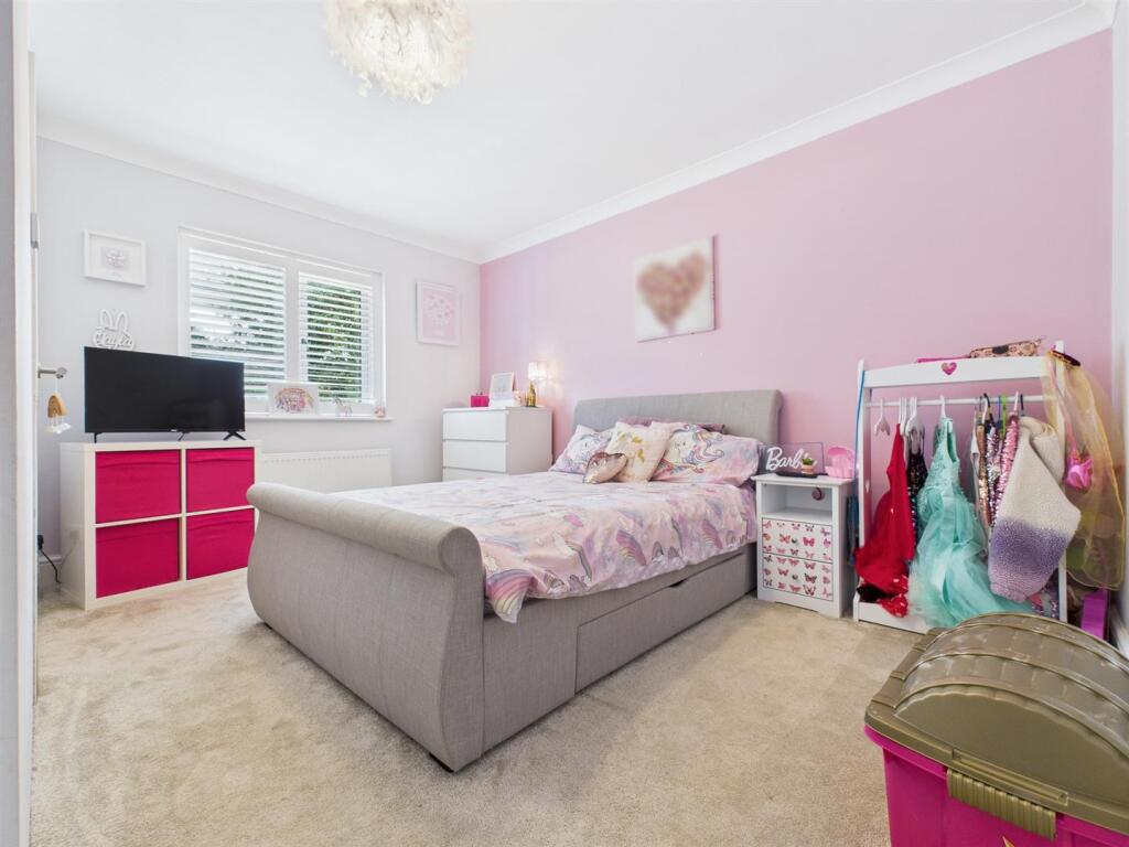 BEDROOM 2