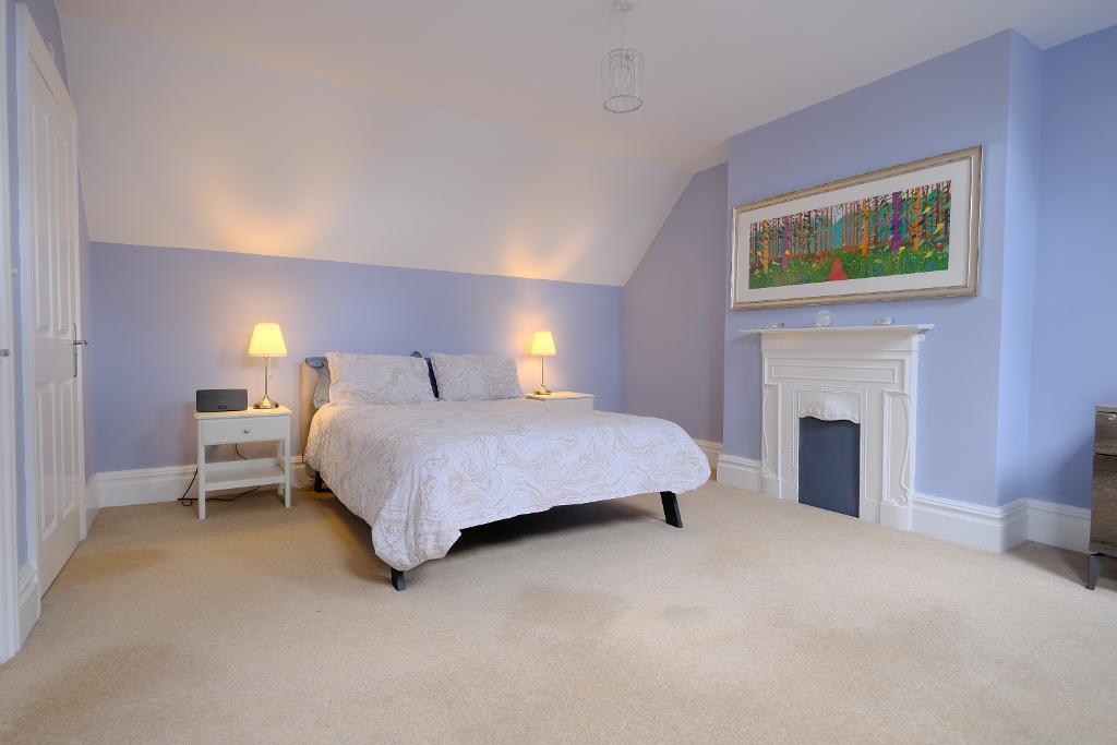 Grand Bedroom 1, 15' x 13'6