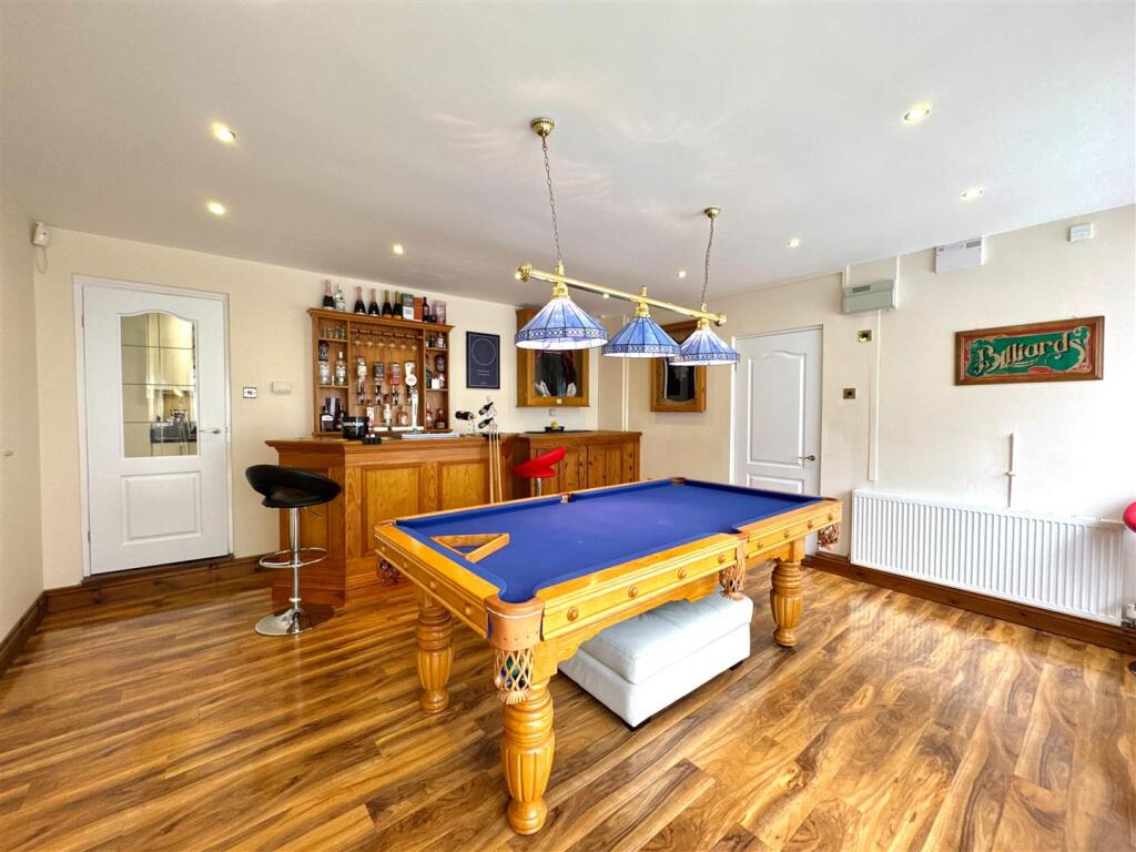 POOL ROOM/GAMES ROOM
