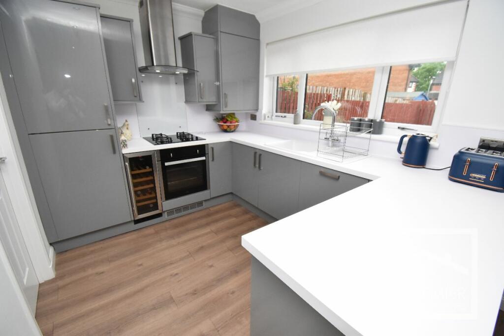 Kitchen/Dining Area