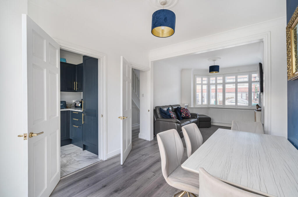 1372705-12-68ff9b...