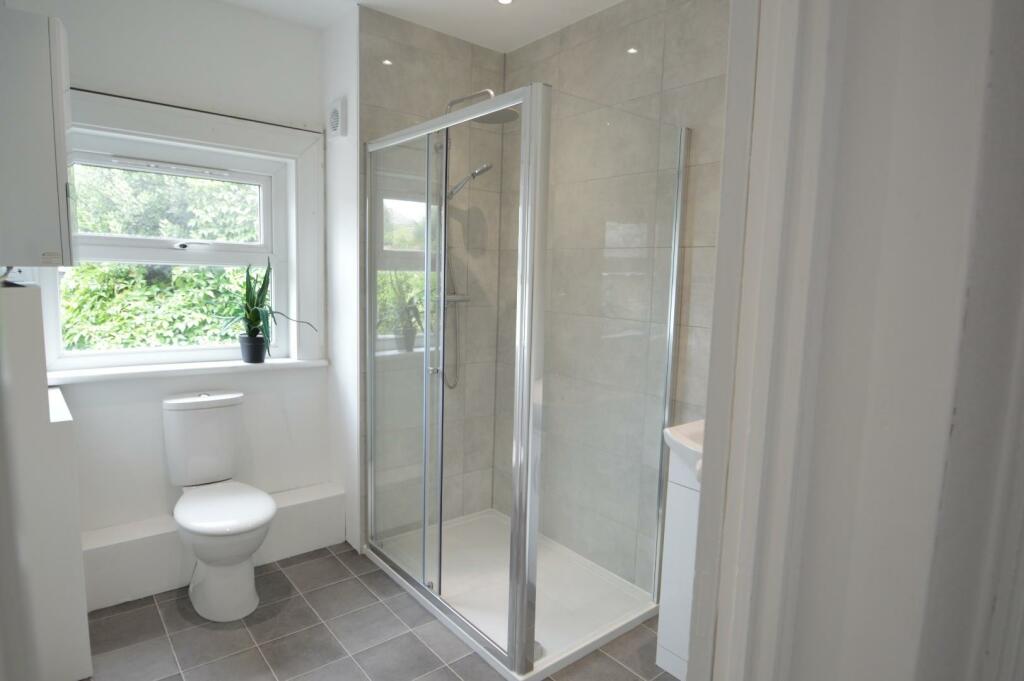 First floor shower room.JPG