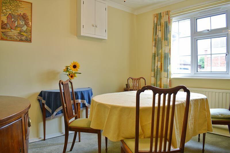 Bed 2/Dining