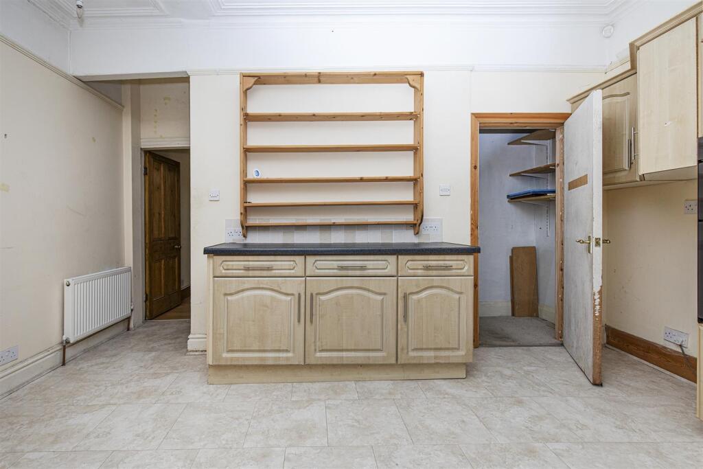 Bramleys Estate Agents - Height Green - Sowerby Br