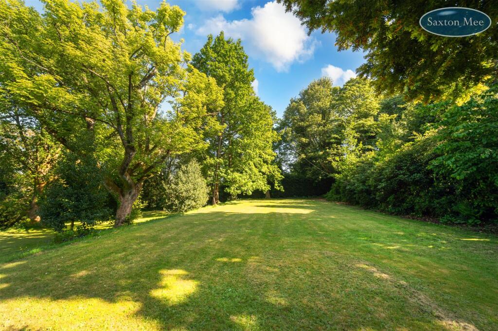 grounds 2557.jpg