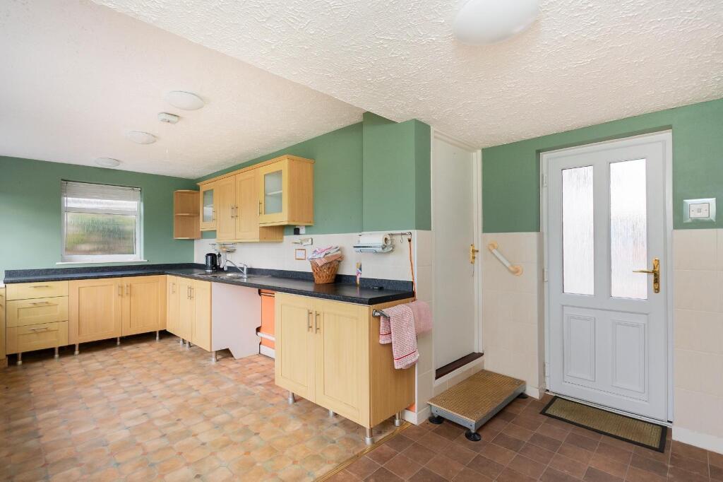 2D5HRCN - Kitchen A.jpg