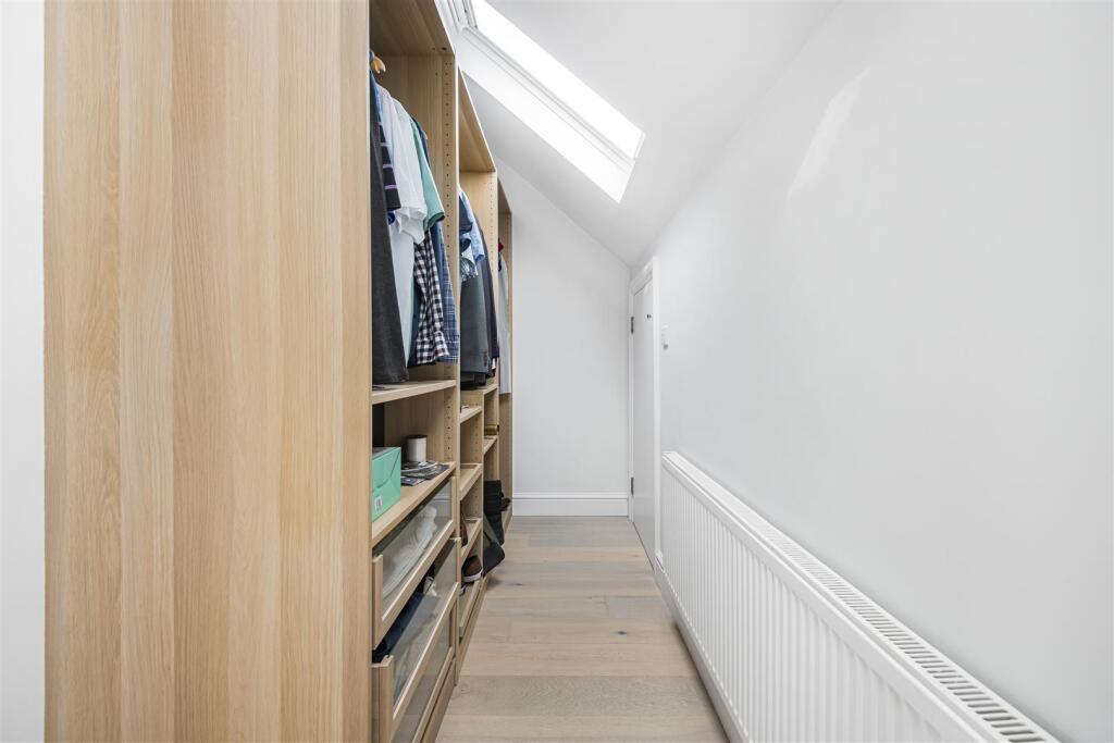 WALK IN WARDROBE