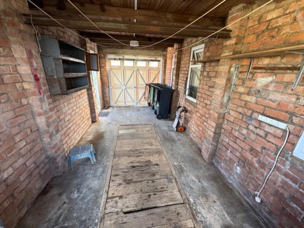 50 Walford Drive garage