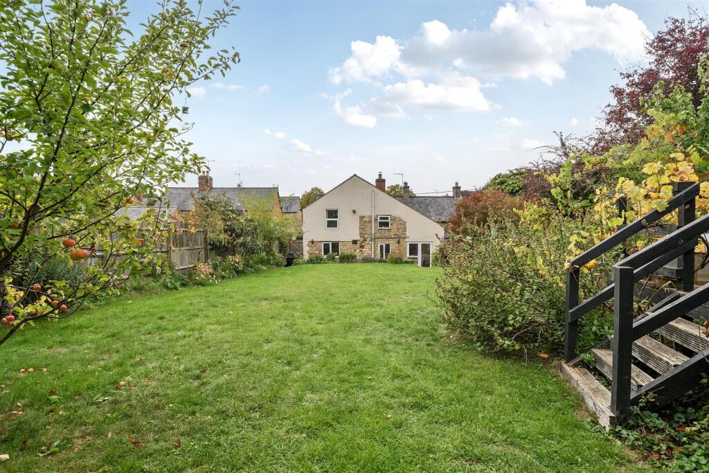 The Robin Hood House, Greens Norton (7).JPG