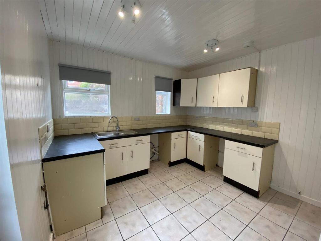147 Gladstone Road - kitchen.jpg