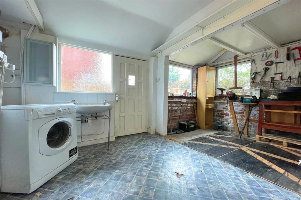 Utility Room/Worksho