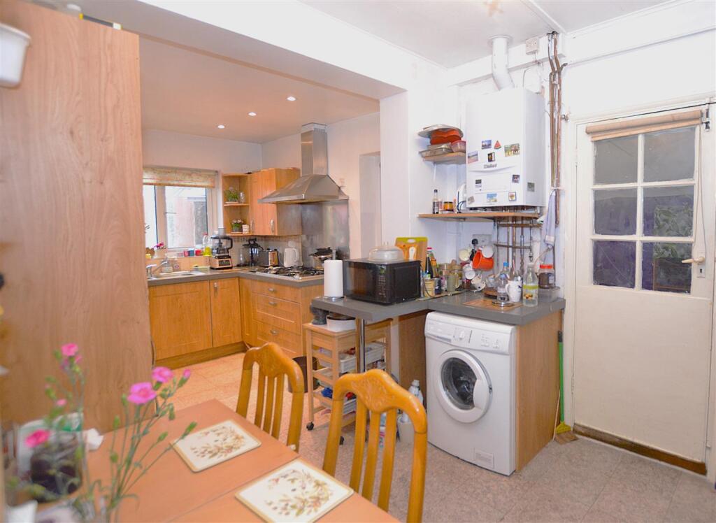 18 Lyndhurst Avenue breakfast room.JPG