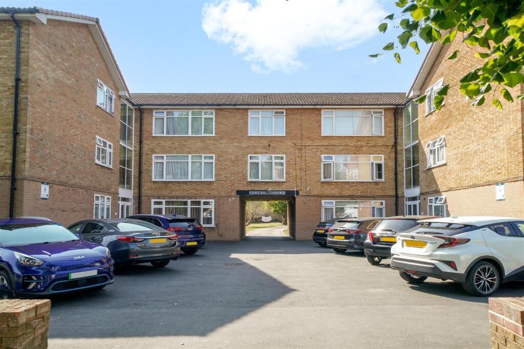 2 Circle Court, Harrowdene Road - aIjXVp6EpanLDf8J