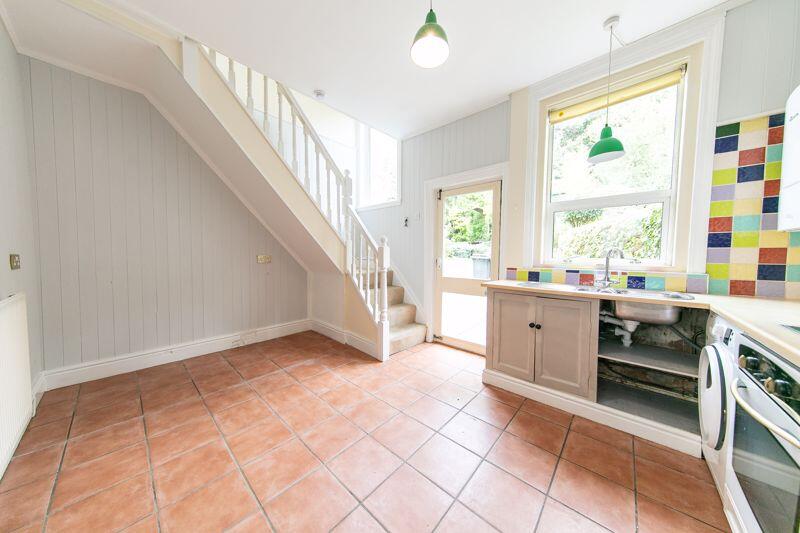 Kitchen &amp; dining room