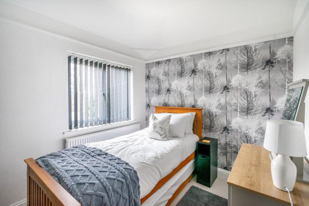 14 chestnut grove-16.jpg