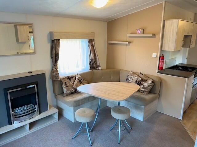 LOUNGE/DINER AREA