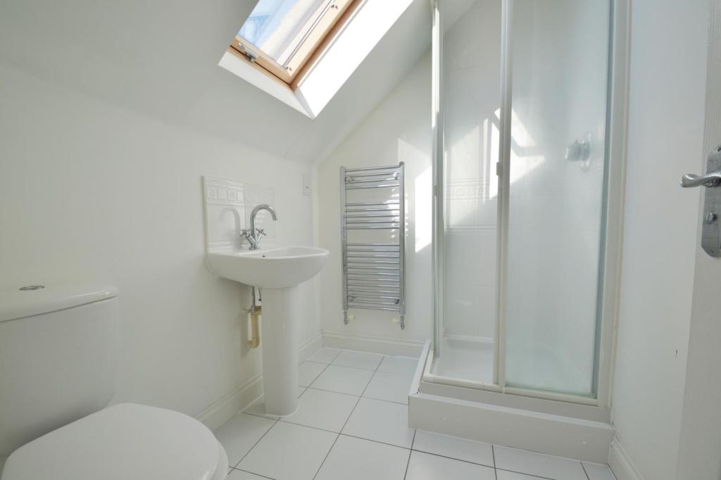 11- Shower Room