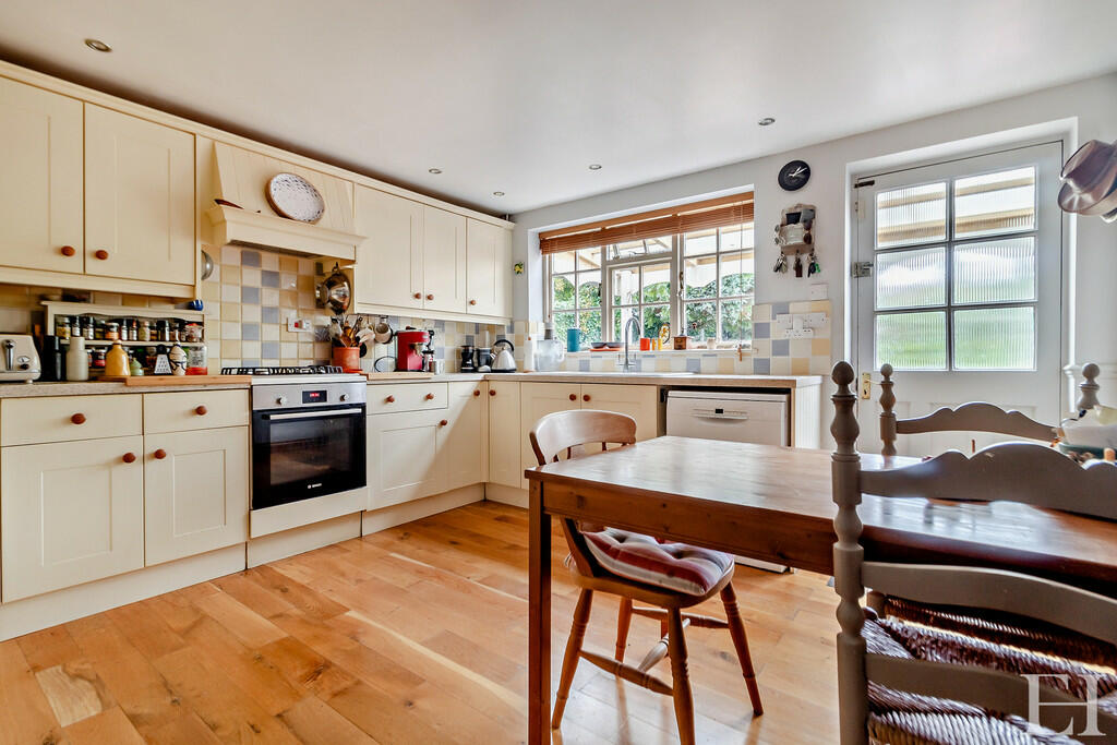 8623736-interiorW...