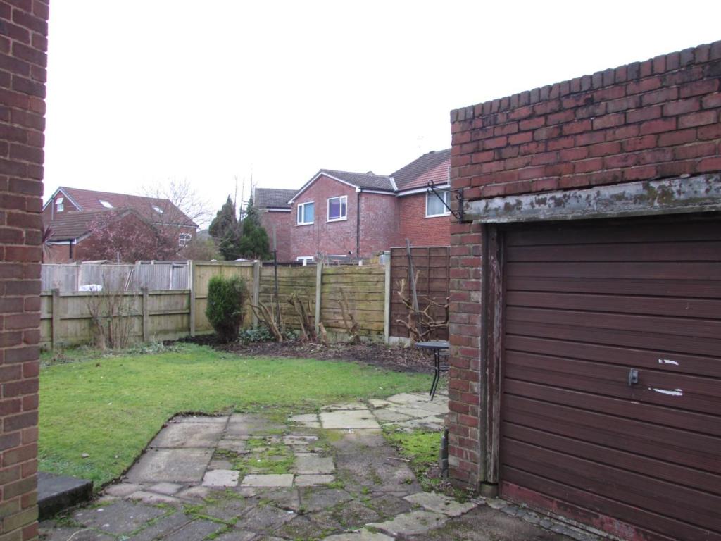 MasseyAve19gdn2.JPG