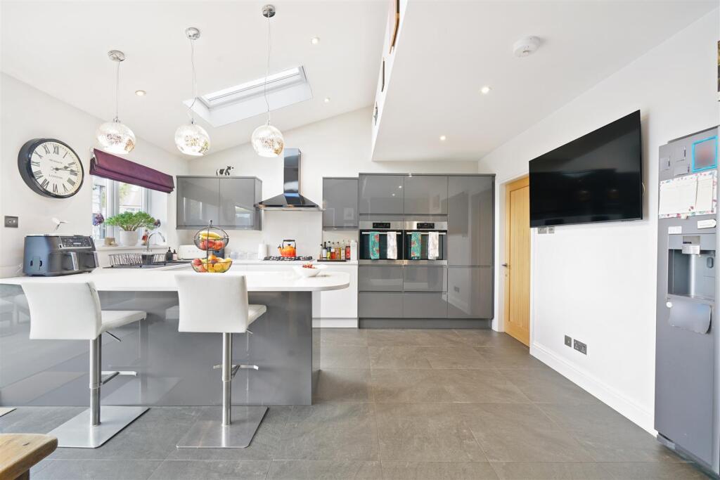 8 Dean Court - S0gZ1wpMwhSj4Q5WJUJp.jpg