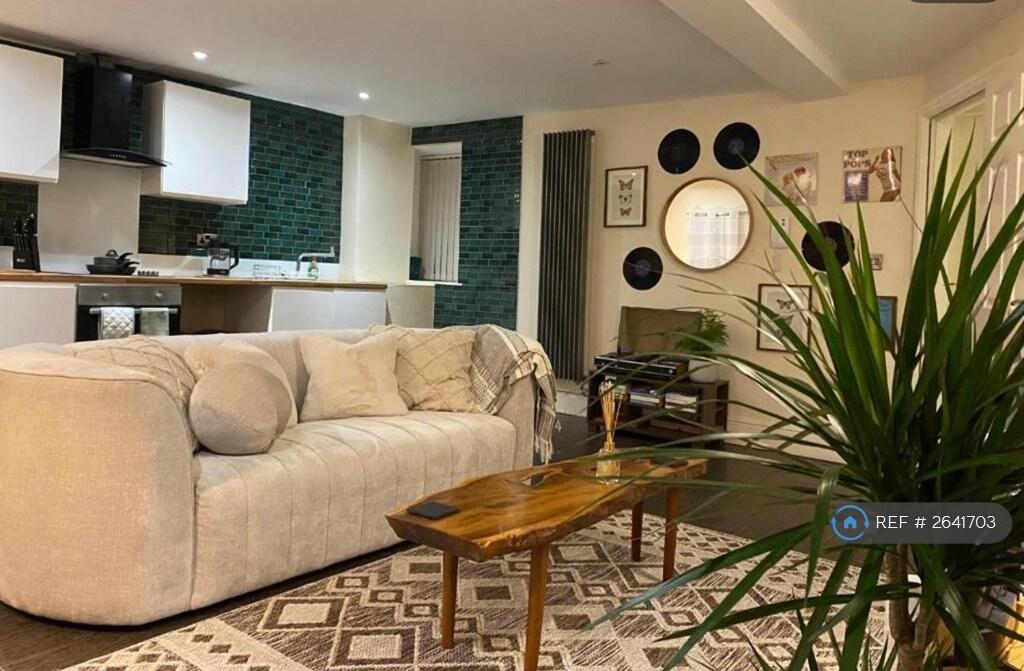 Living Room / Kitchen 