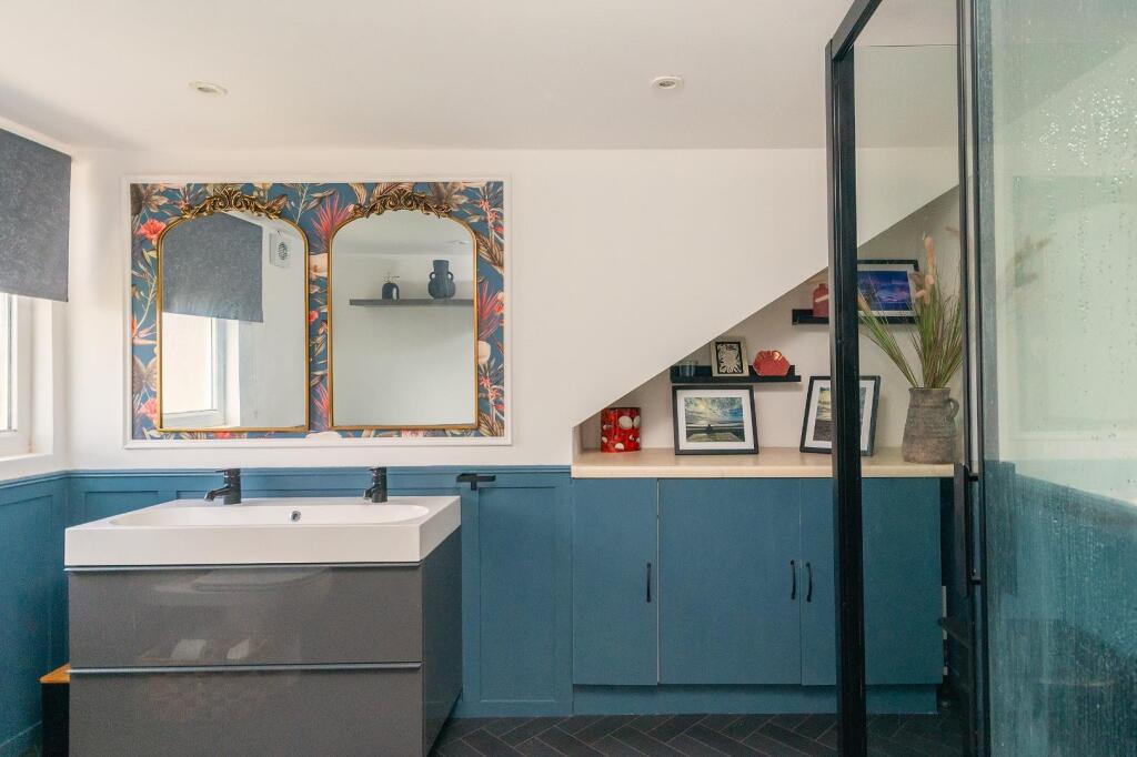 2S5RKE - Ensuite C.jpg