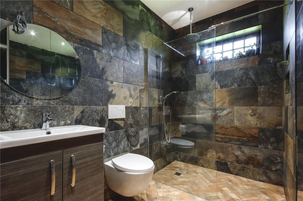 Gf Shower Room