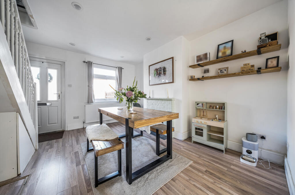 1332315-5-688cecb...