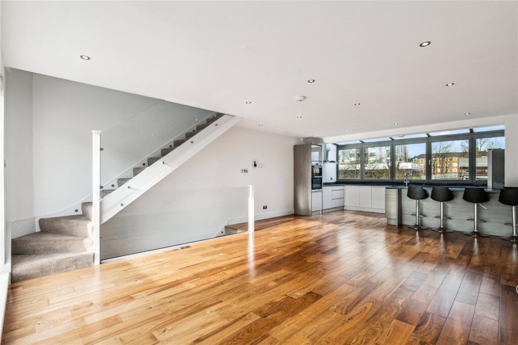Kitchen / Reception