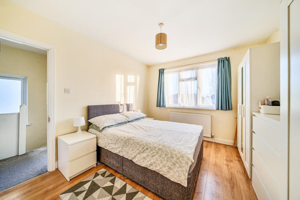 1382913-9-691b4d1...