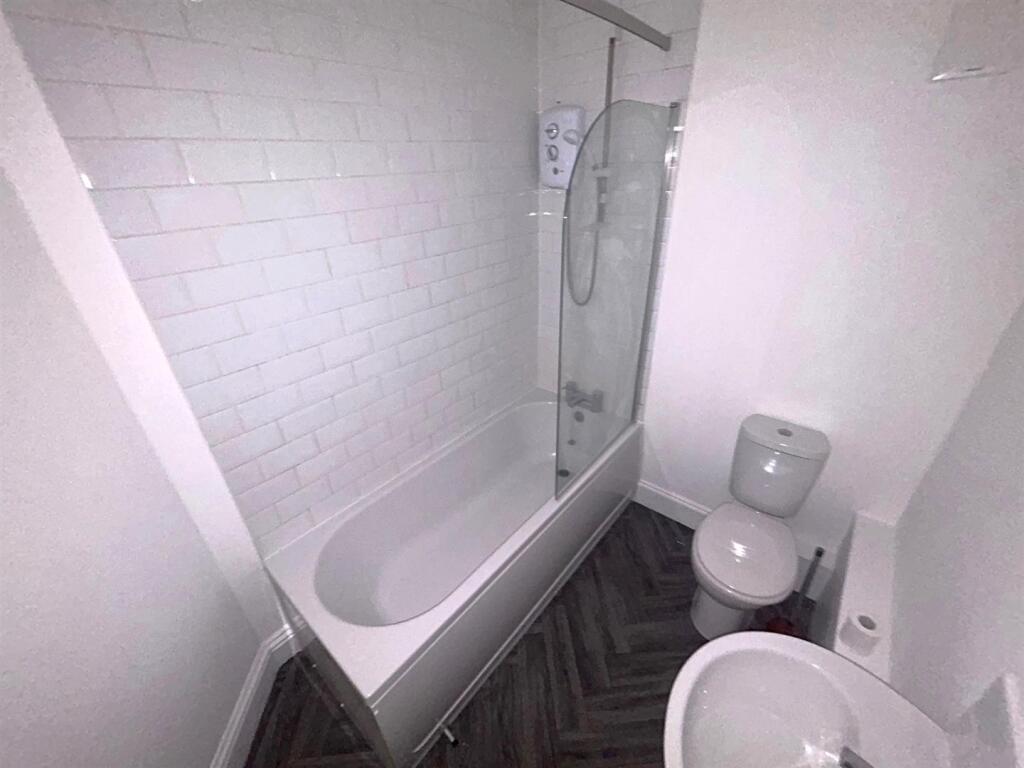 Bathroom 1 New 2.jpg